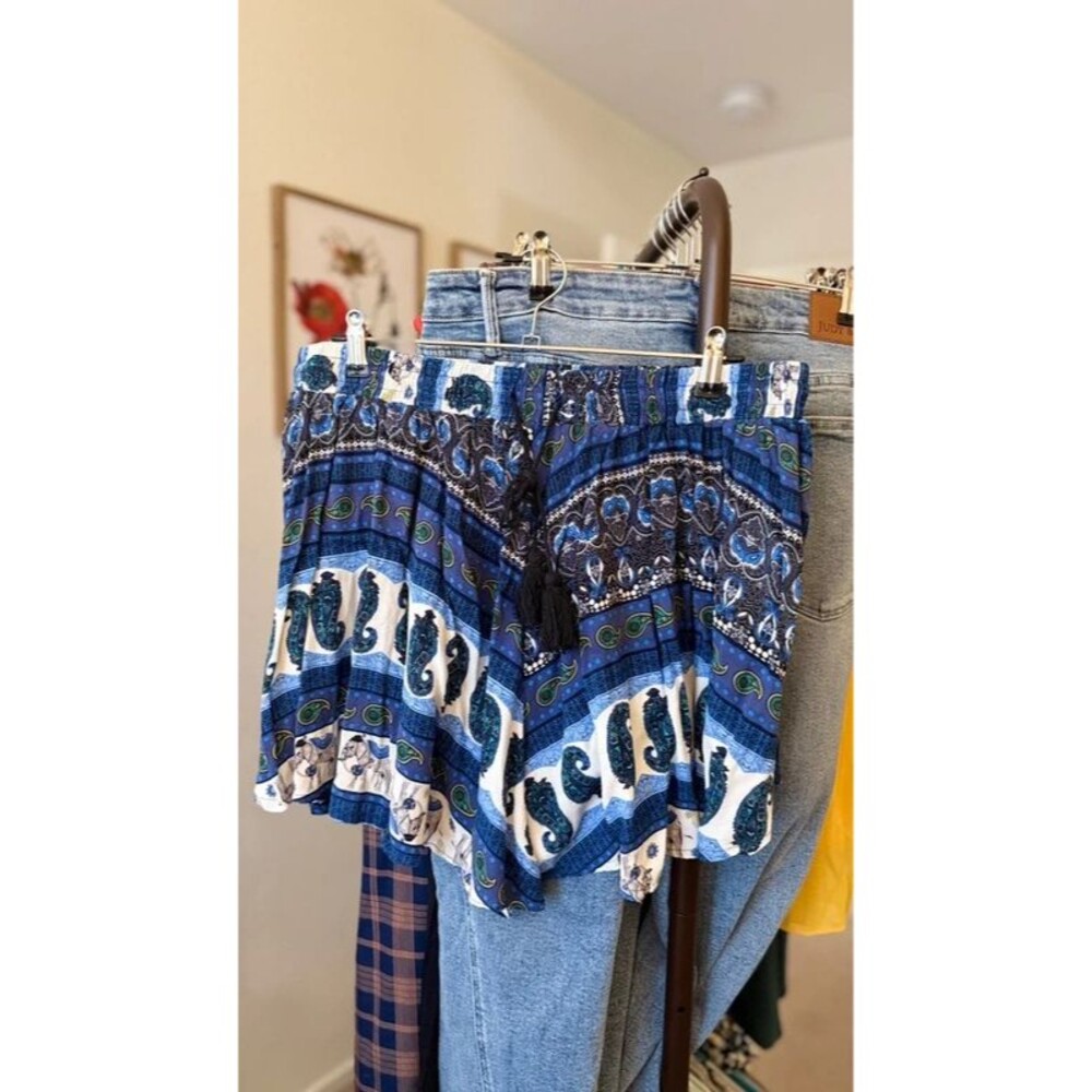 Blue + White Paisley Print Elastic Waist Shorts US18